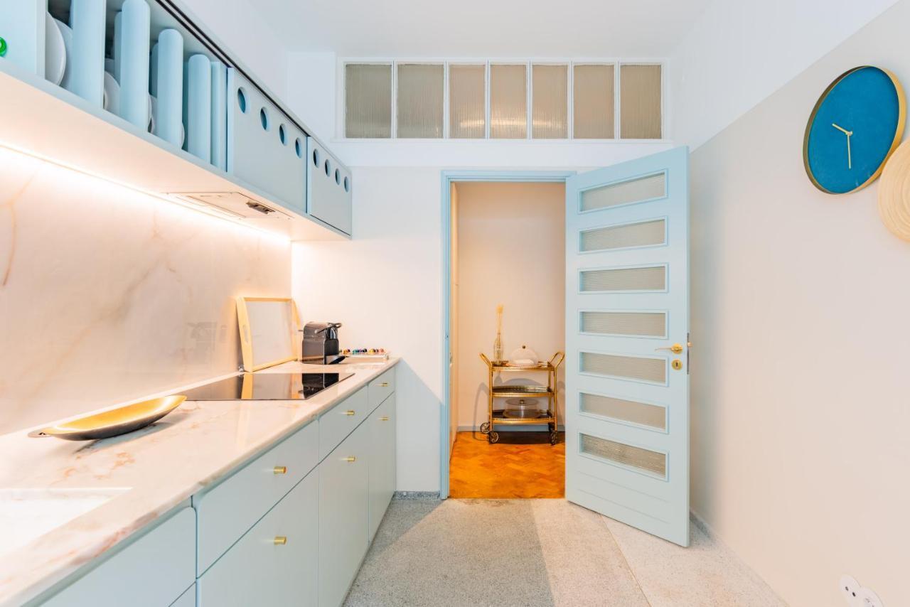 Unique Modernist Duplex & Parking