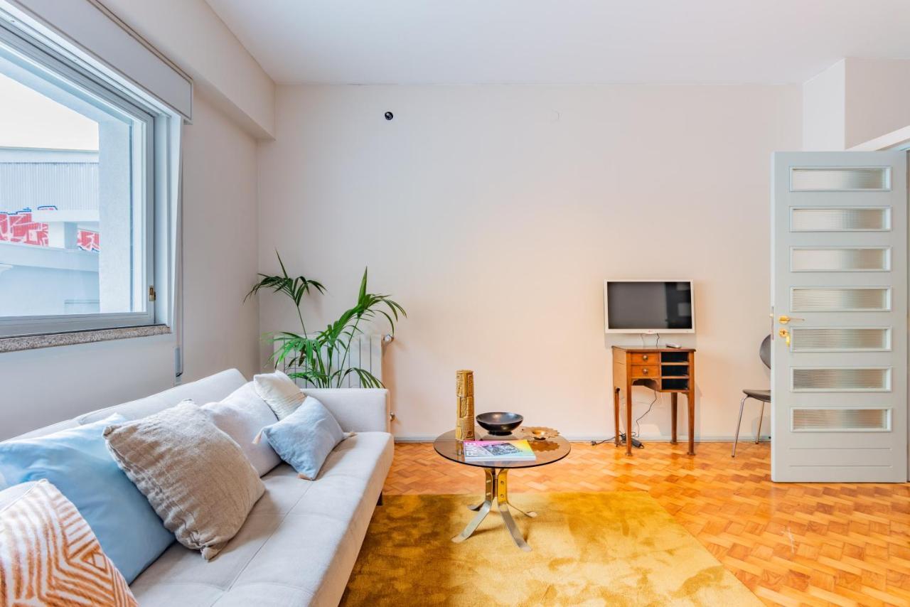 Unique Modernist Duplex & Parking *